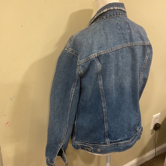 Old Navy Boyfriend Trucker Jean Jacket - Picture 14 of 14
